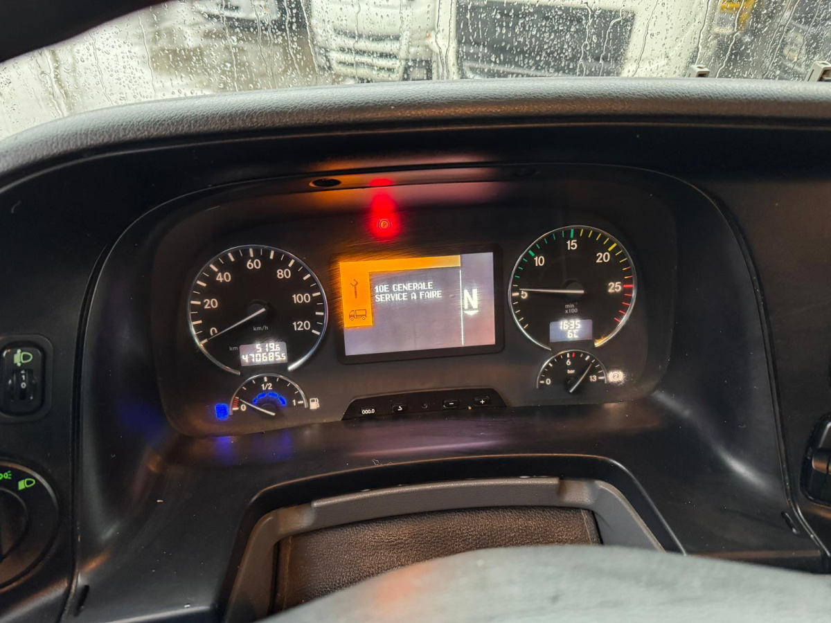 Hook lift truck MERCEDES Actros 3248 8x4 Hiab 26T SWS