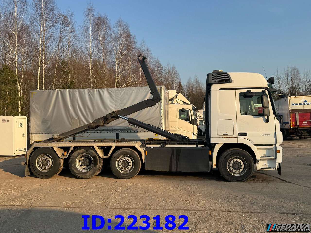 Hook lift truck MERCEDES-BENZ Actros 2551 8x2 V8 Retarder