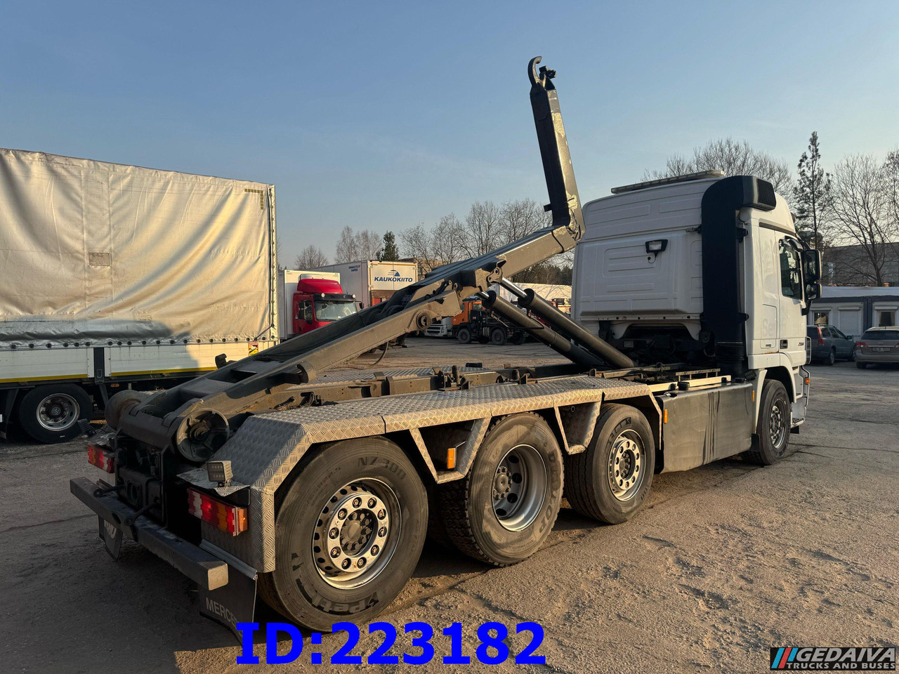 Hook lift truck MERCEDES-BENZ Actros 2551 8x2 V8 Retarder