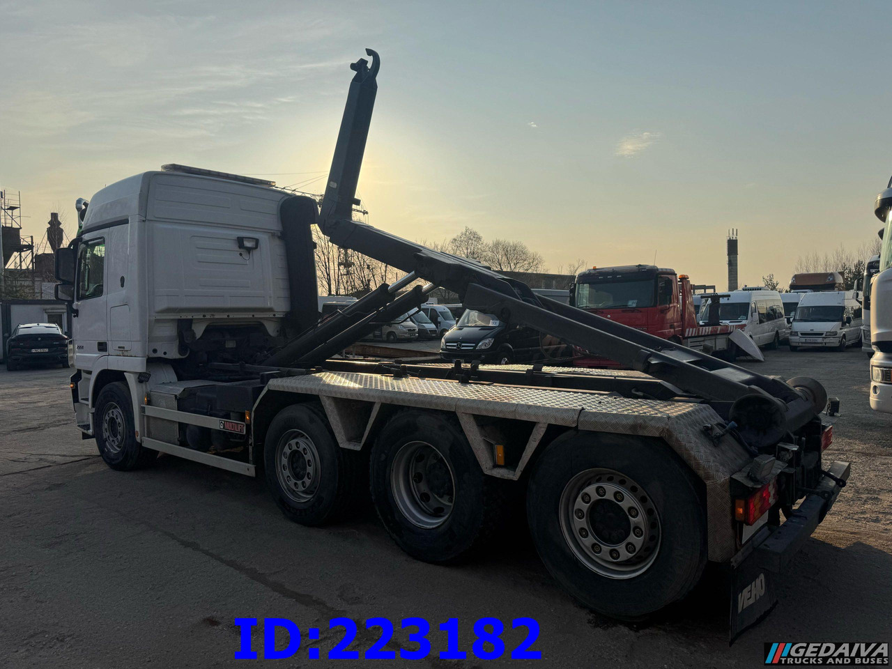 Hook lift truck MERCEDES-BENZ Actros 2551 8x2 V8 Retarder