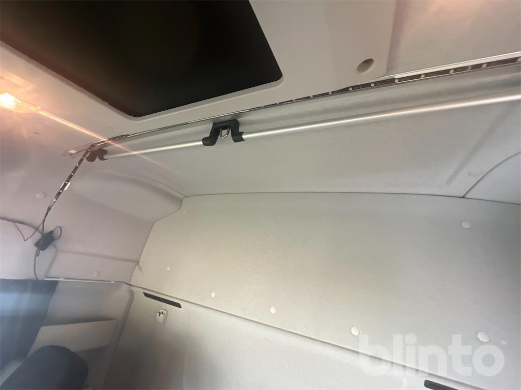 Hook lift truck MERCEDES-BENZ Arocs 3251 8x4