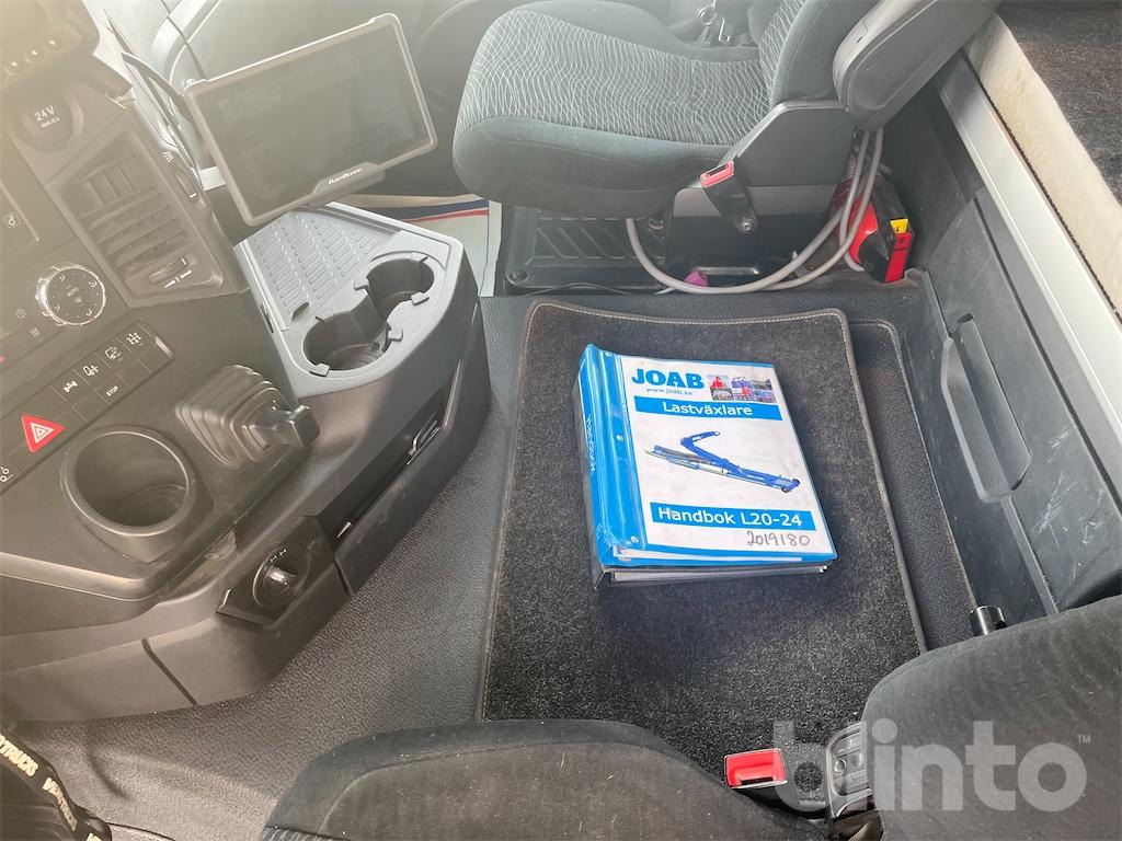 Hook lift truck MERCEDES-BENZ Arocs 3251 8x4