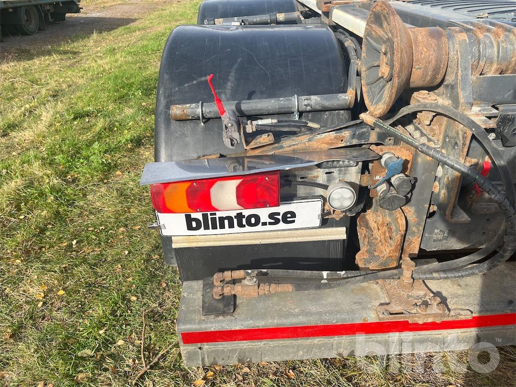 Hook lift truck MERCEDES-BENZ Arocs 3251 8x4