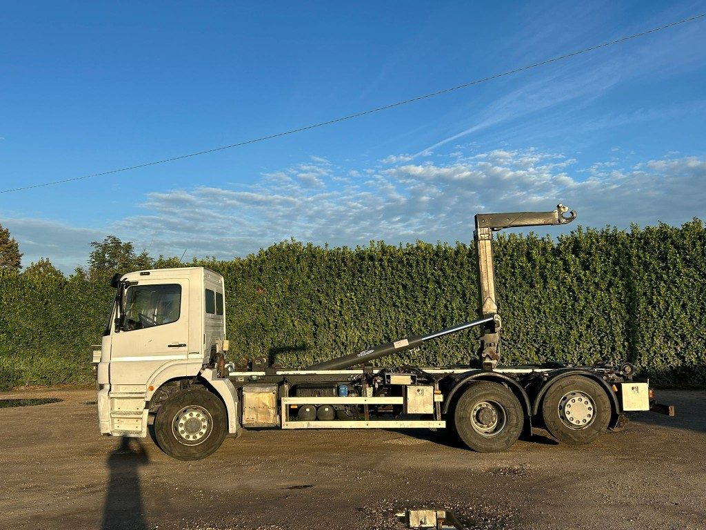 Hook lift truck MERCEDES-BENZ MERCEDES 2533 SCARRABILE