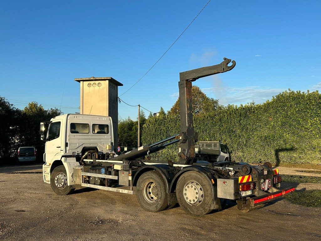 Hook lift truck MERCEDES-BENZ MERCEDES 2533 SCARRABILE