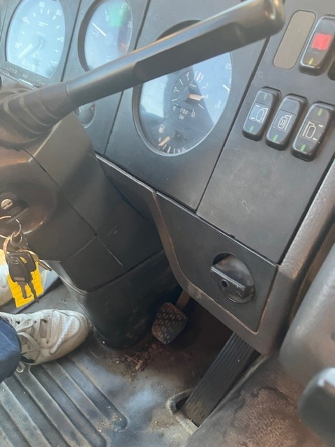 Hook lift truck MERCEDES-BENZ SK 1831