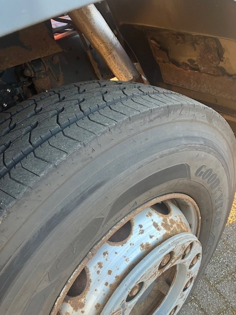 Hook lift truck MERCEDES-BENZ SK 1831