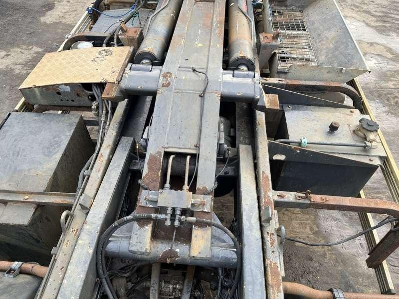 Hook lift truck Mercedes AXOR 1833