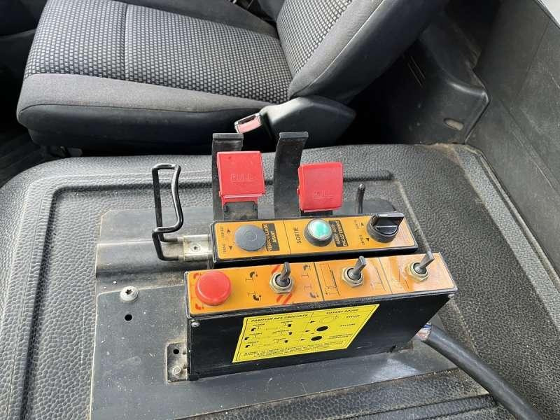 Hook lift truck Mercedes AXOR 1833