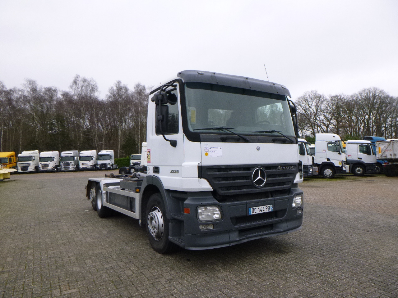 Hook lift truck Mercedes Actros 2536 6x2 Guima container hook 16 t