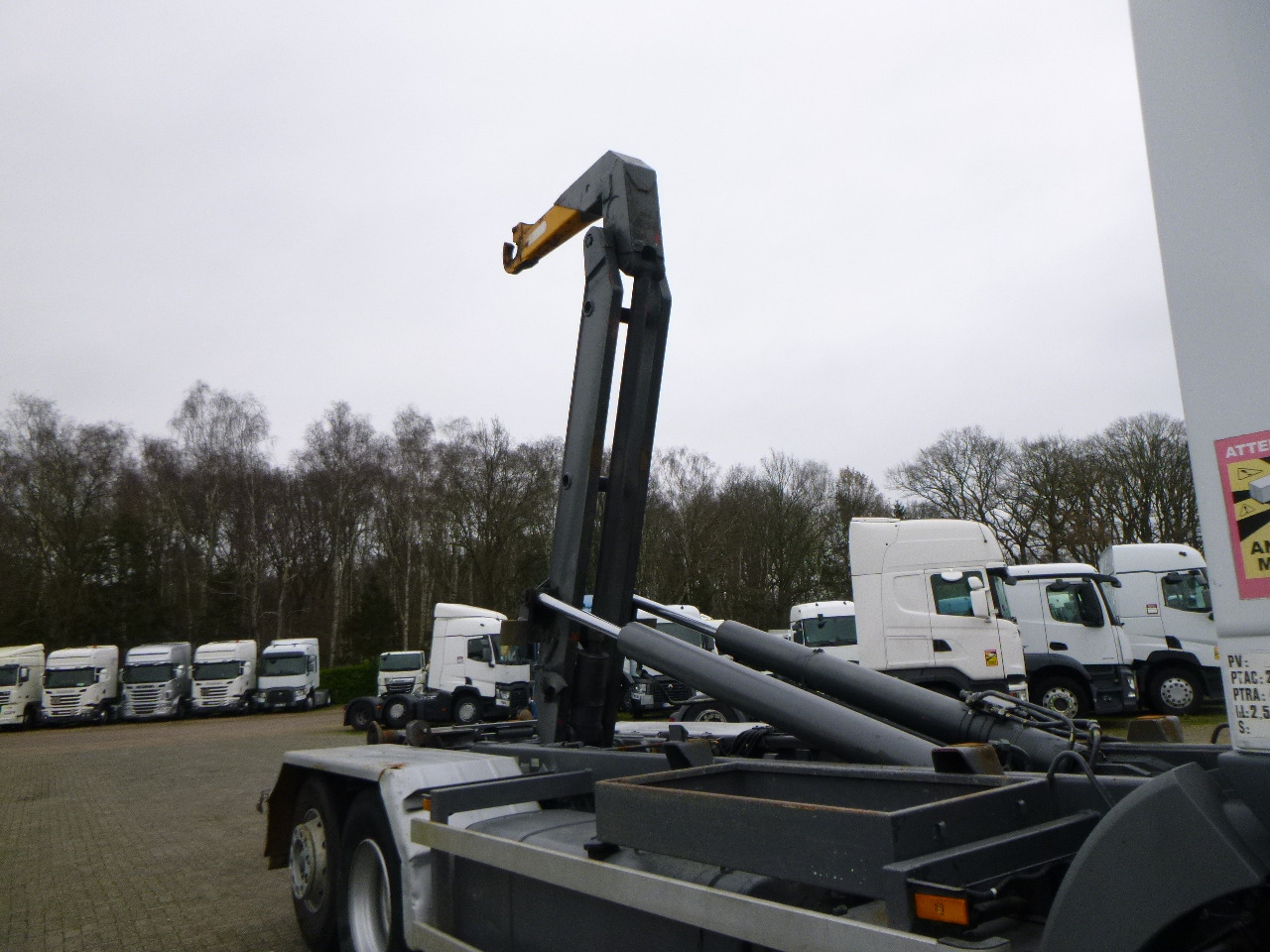 Hook lift truck Mercedes Actros 2536 6x2 Guima container hook 16 t