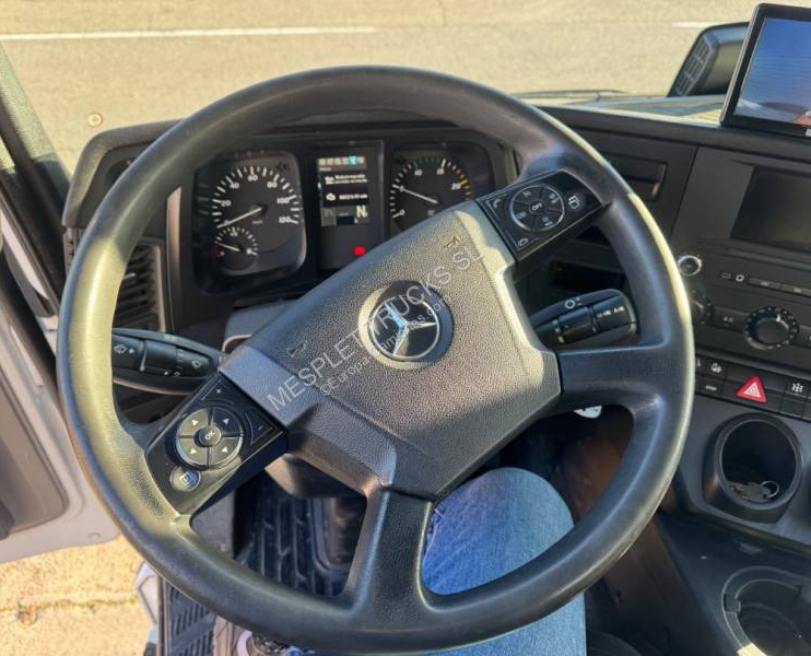 Hook lift truck Mercedes Antos 1843