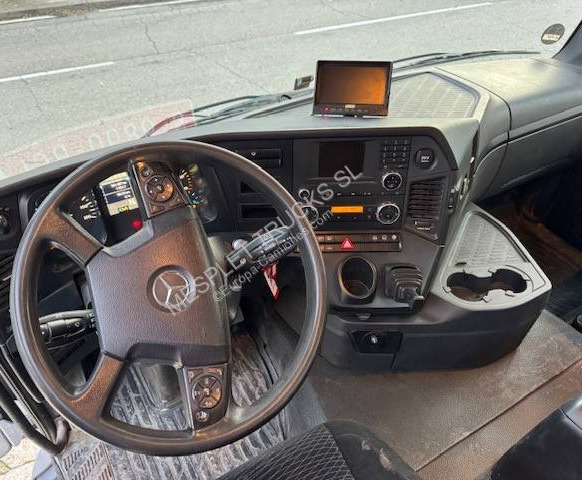 Hook lift truck Mercedes Arocs 2643