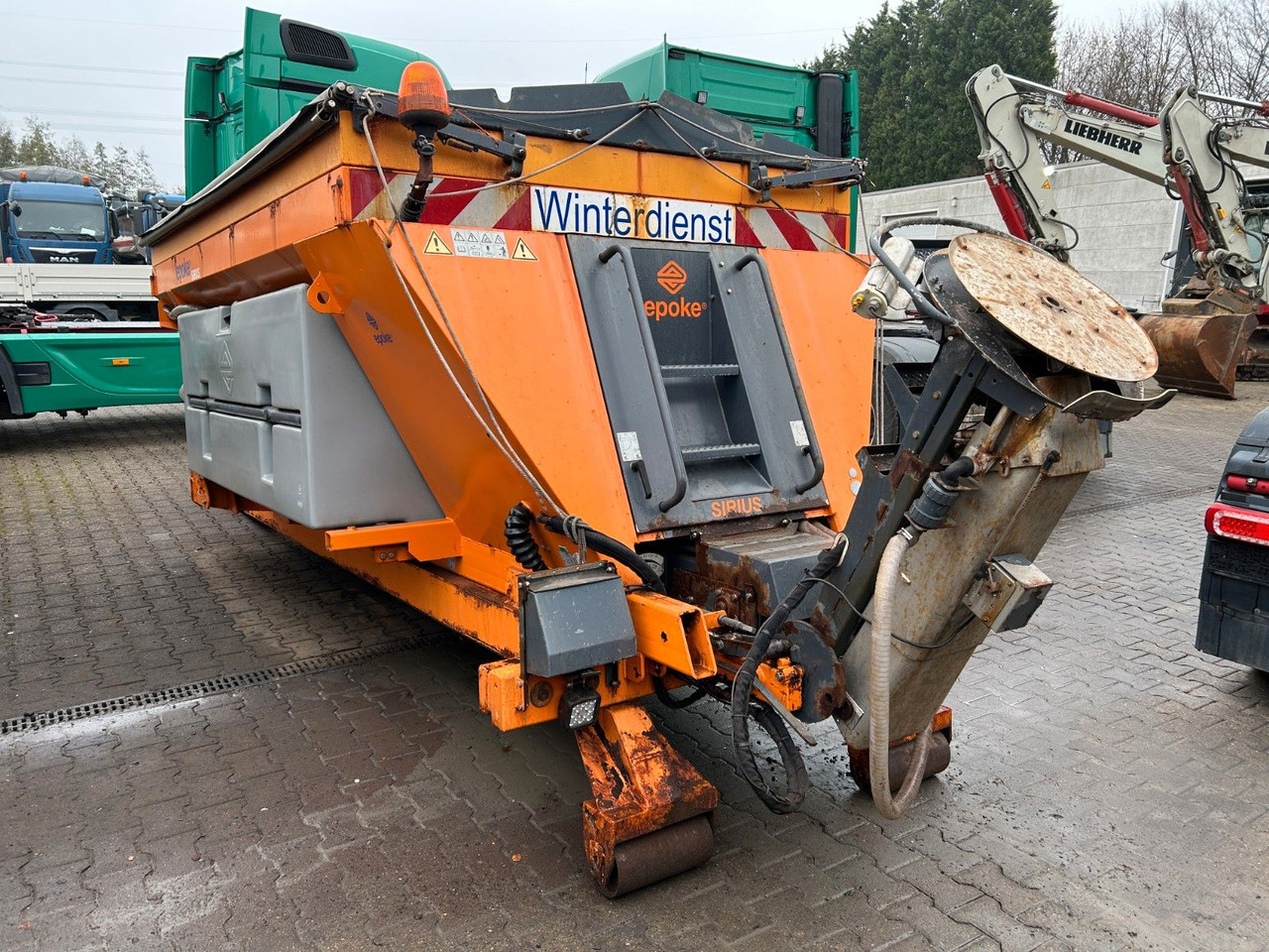 Hook lift truck Mercedes-Benz 1824 Axor Abroller mit Schneeschild und Streuer