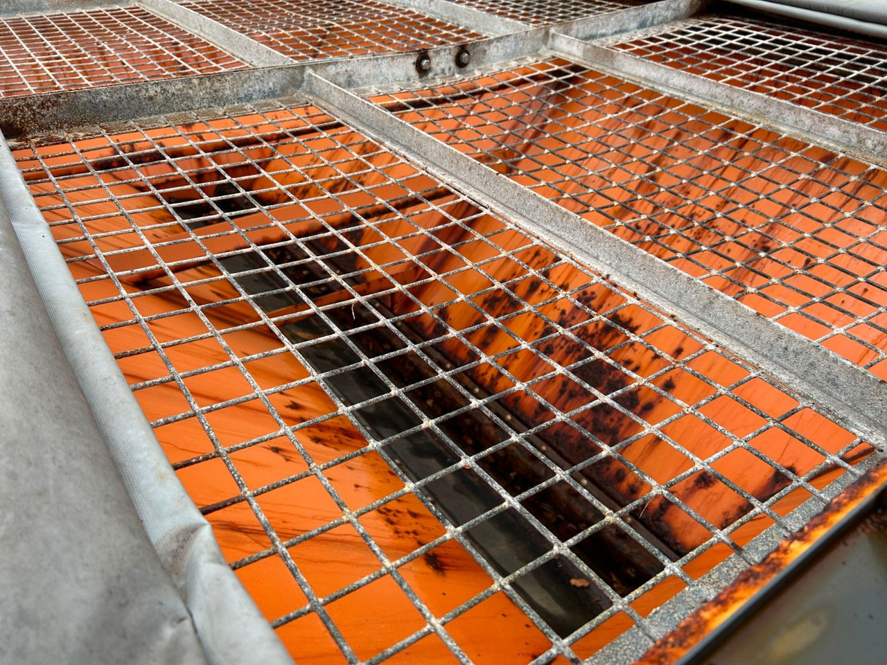 Hook lift truck Mercedes-Benz 1824 Axor Abroller mit Schneeschild und Streuer