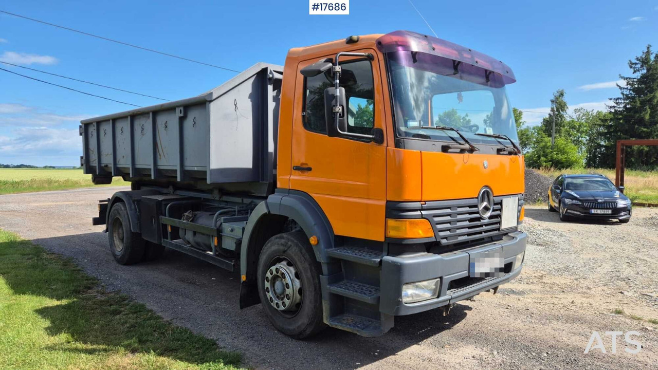 Hook lift truck Mercedes-Benz 1828 hooklift (1999) two containers