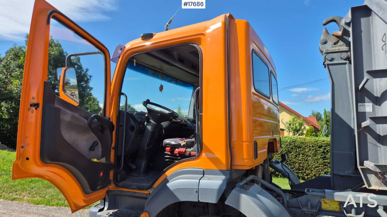 Hook lift truck Mercedes-Benz 1828 hooklift (1999) two containers