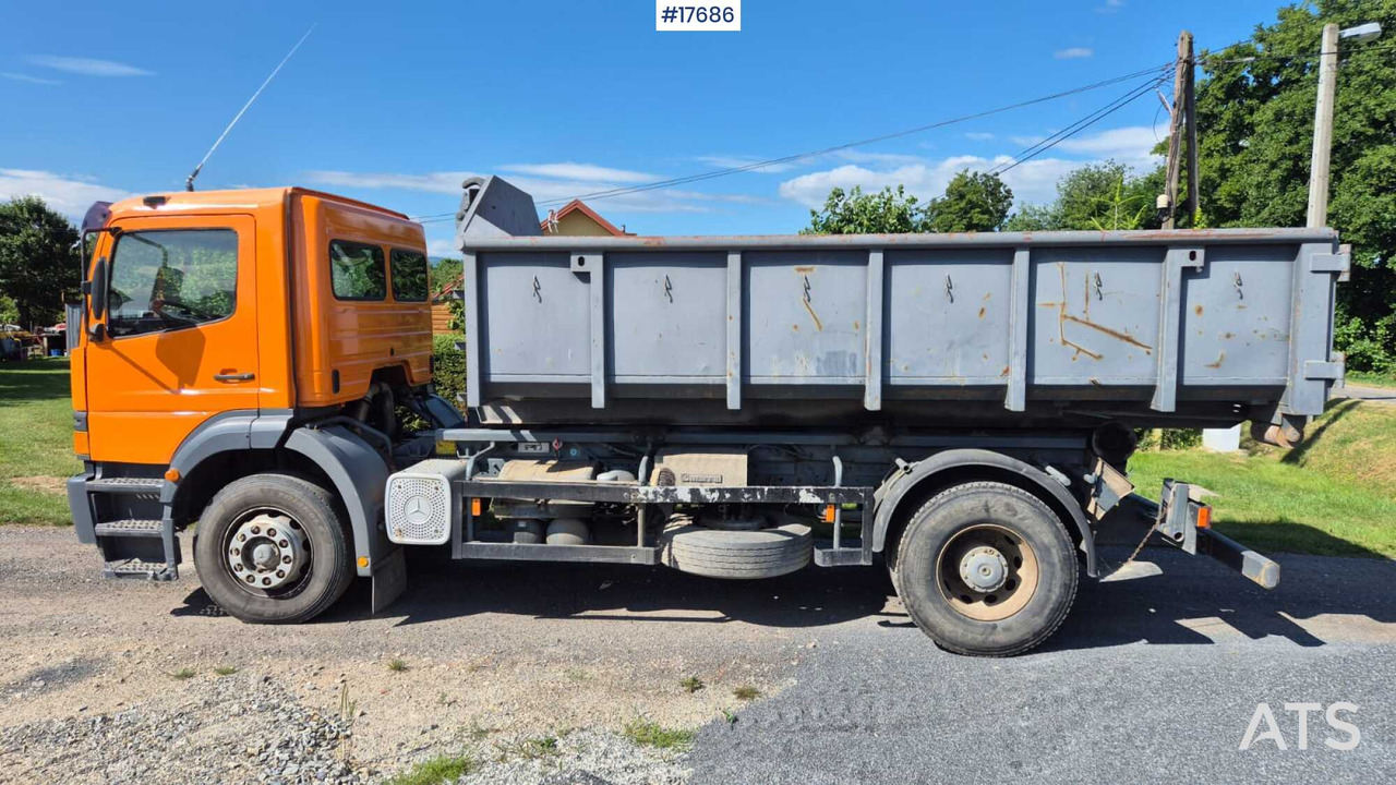 Hook lift truck Mercedes-Benz 1828 hooklift (1999) two containers