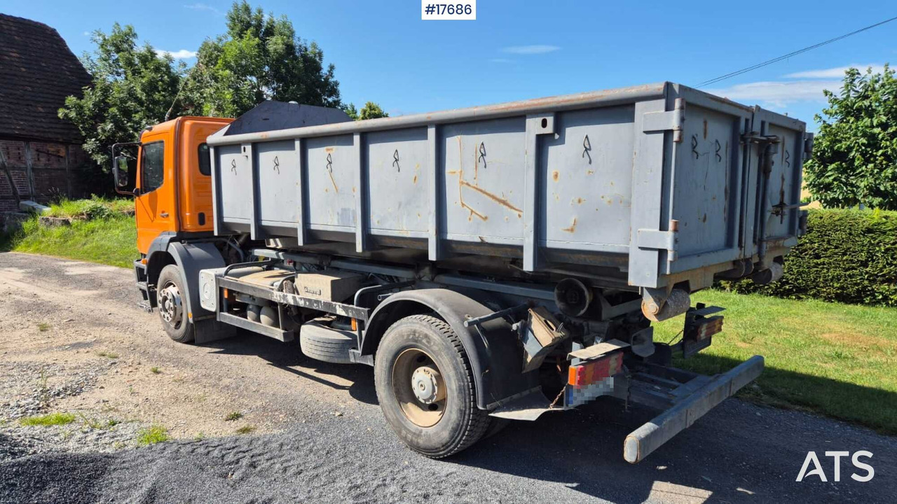 Hook lift truck Mercedes-Benz 1828 hooklift (1999) two containers