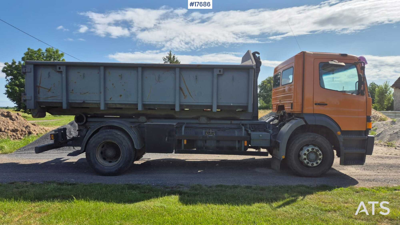 Hook lift truck Mercedes-Benz 1828 hooklift (1999) two containers