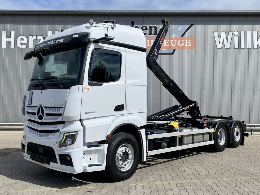 Hook lift truck Mercedes-Benz 2545 L 6x2 Actros MP5