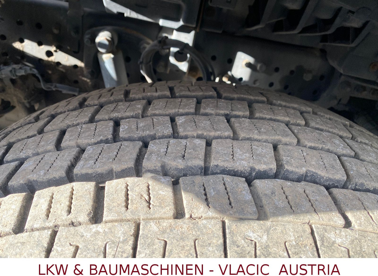 Hook lift truck Mercedes-Benz 2563