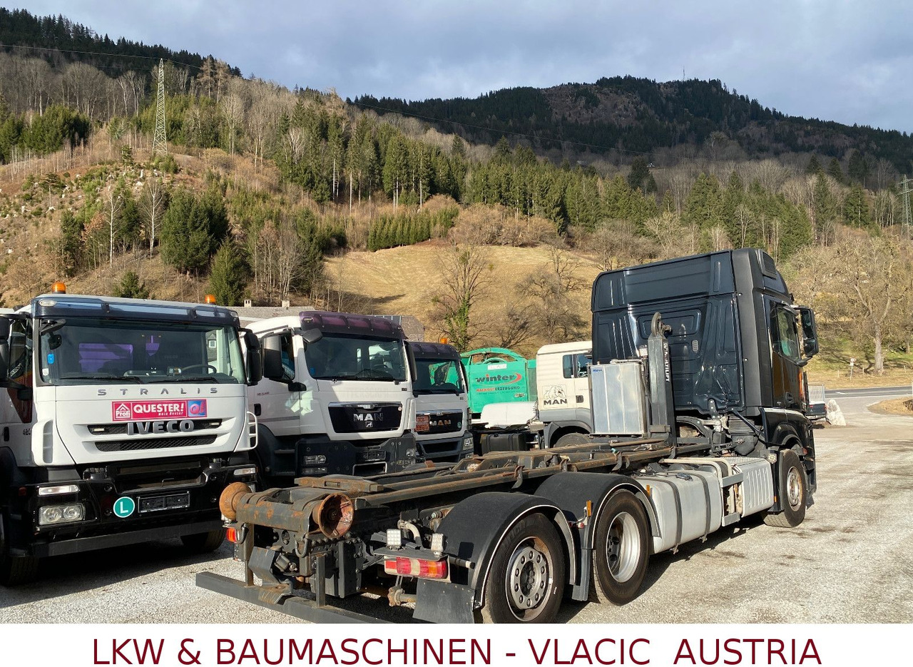 Hook lift truck Mercedes-Benz 2563