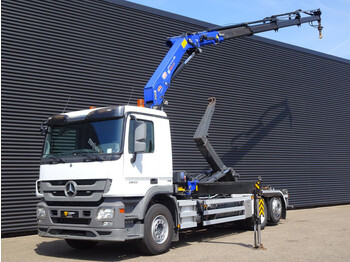 Hook lift truck Mercedes-Benz ACTROS 2832 6X2/4 / 24 t/m KRAN + REMOTE / ABROLKIPPER