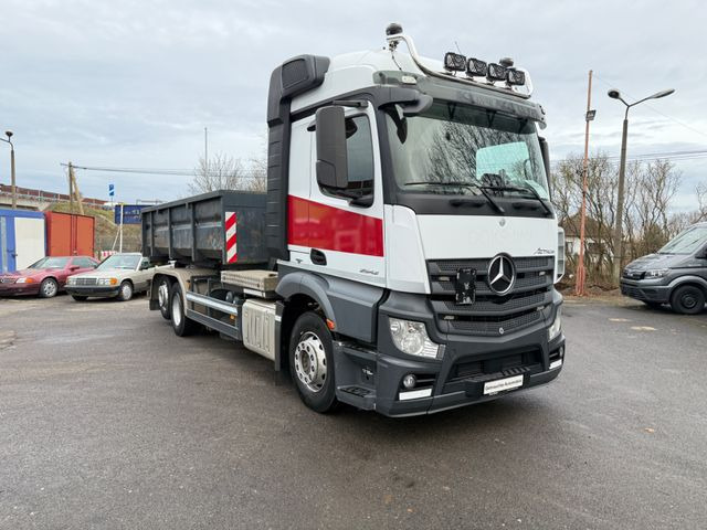 Hook lift truck Mercedes-Benz Actros 2542 Abrollkipper mit Container