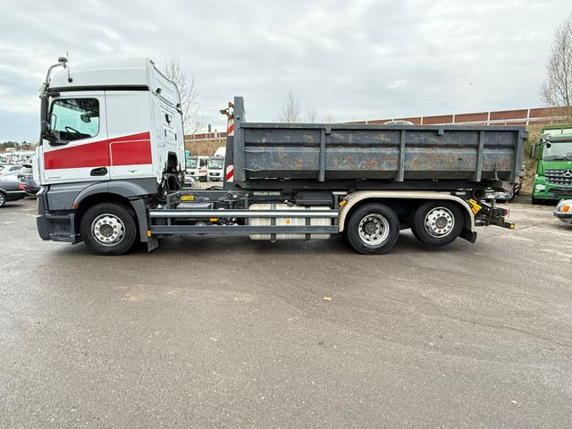 Hook lift truck Mercedes-Benz Actros 2542 Abrollkipper mit Container