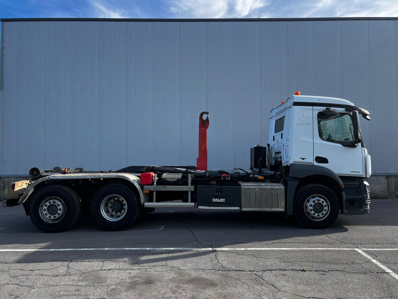 Hook lift truck Mercedes-Benz Actros 2543