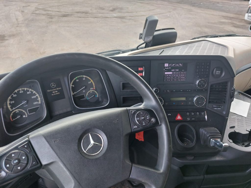 Hook lift truck Mercedes-Benz Actros 2646