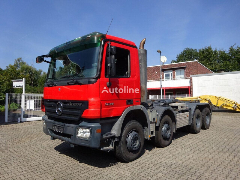 Hook lift truck Mercedes-Benz Actros 3246 - Hook lift truck