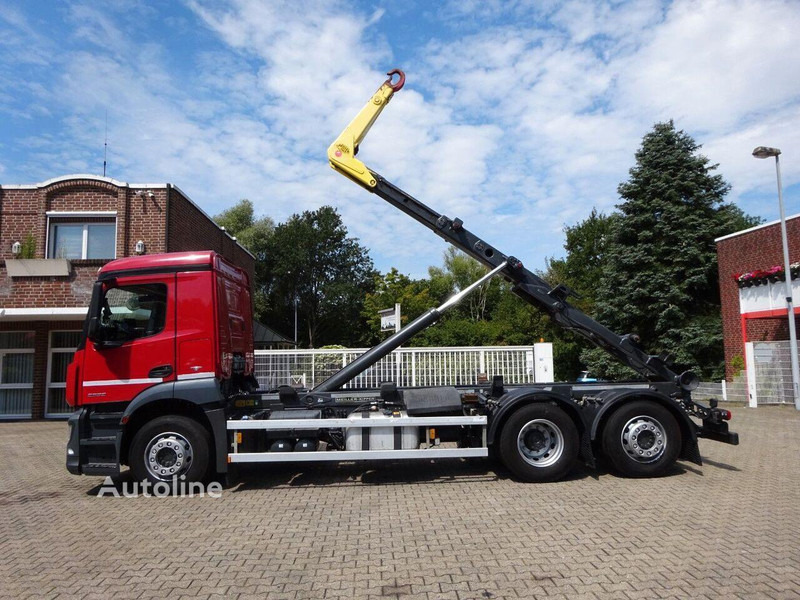 Hook lift truck Mercedes-Benz Antos 2532 - Hook lift truck