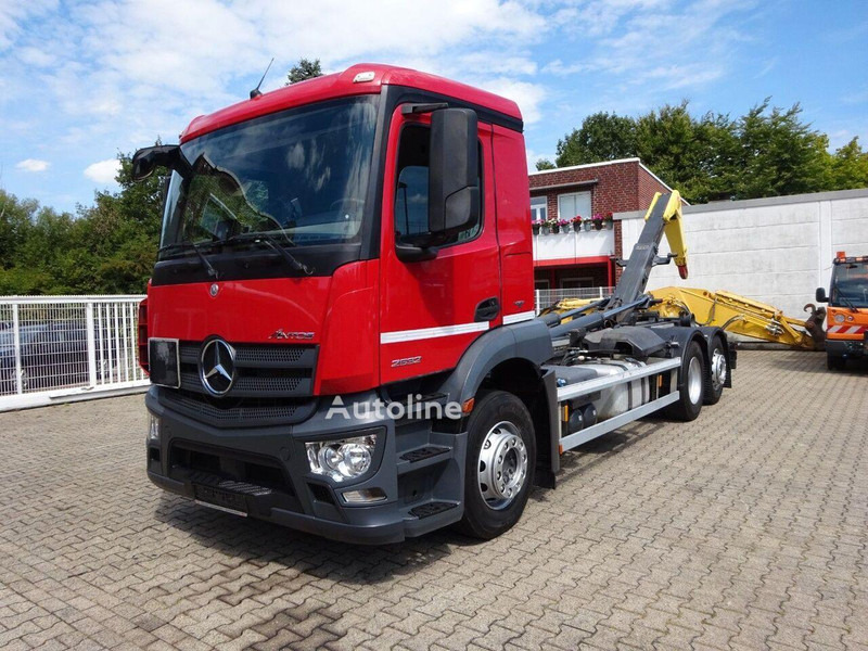 Hook lift truck Mercedes-Benz Antos 2532 - Hook lift truck