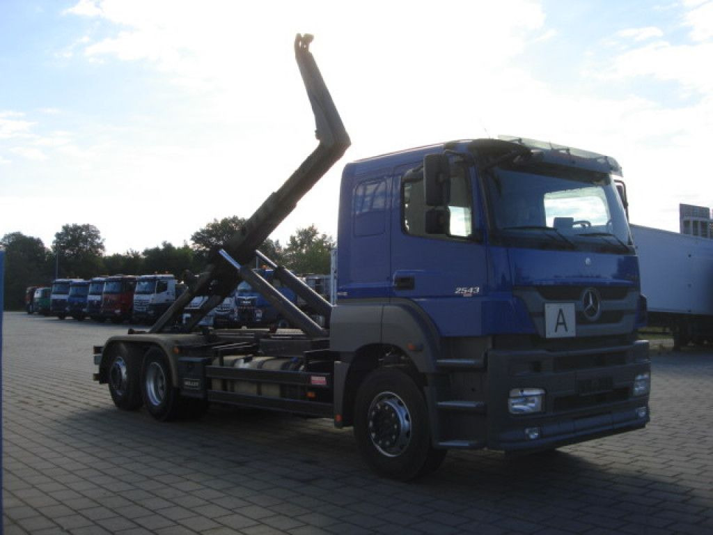 Hook lift truck Mercedes-Benz Axor 2543 L 6x2 Abrollkipper nur 287TKM Meiller