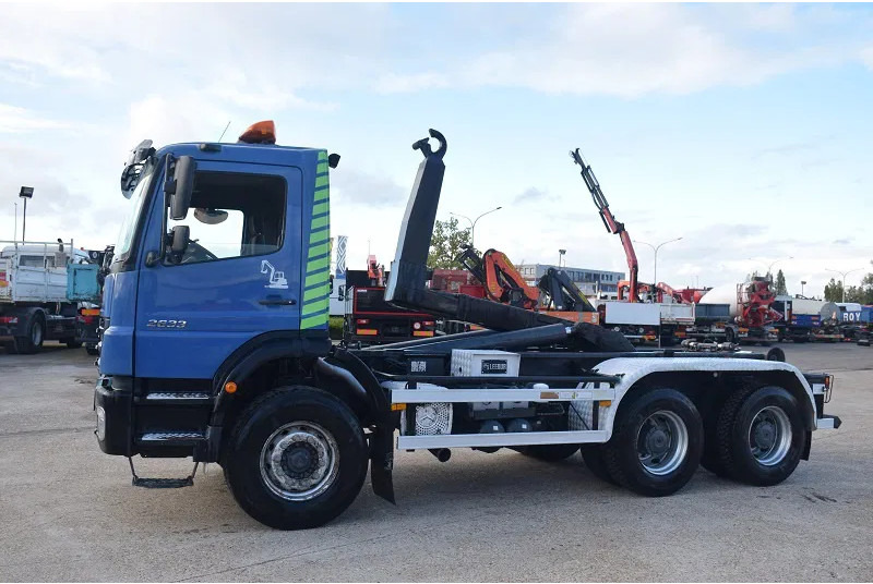 Hook lift truck Mercedes-Benz Axor 2633