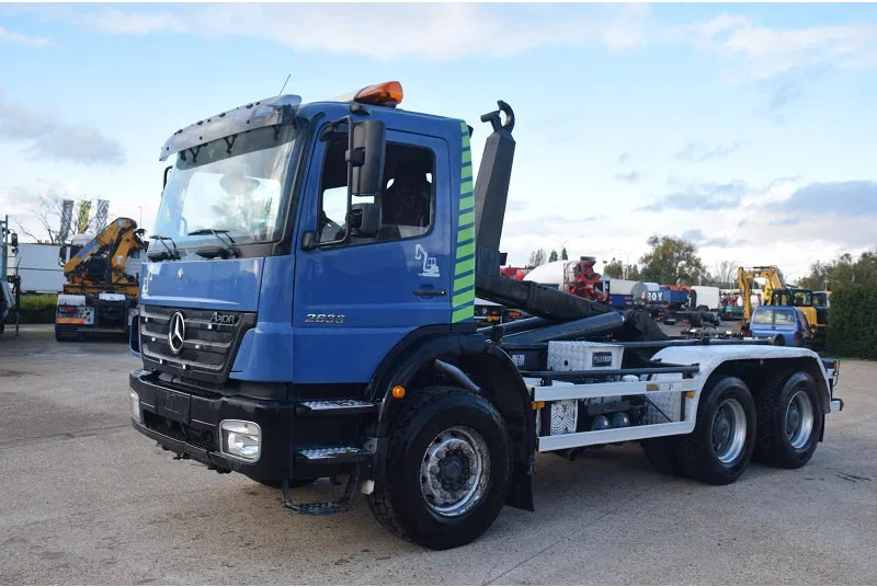 Hook lift truck Mercedes-Benz Axor 2633