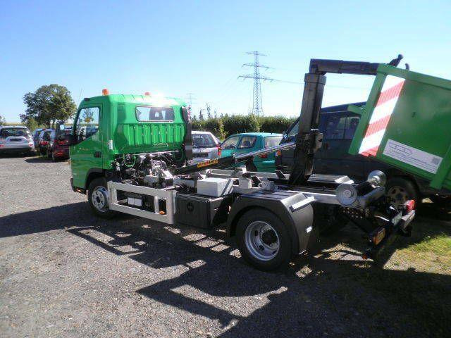 Hook lift truck Mitsubishi Fuso Canter 7C15