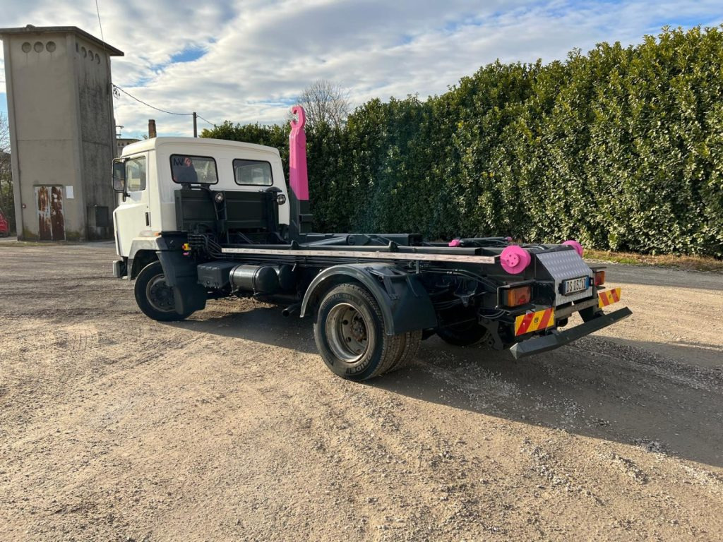 Hook lift truck NISSAN 130/115 SCARRABILE