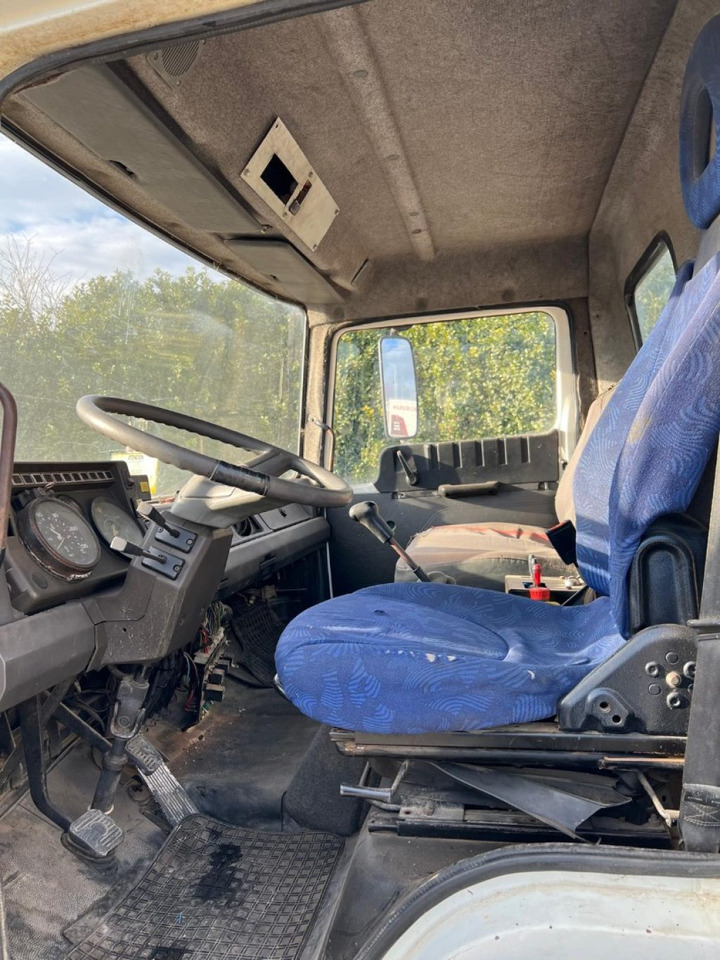 Hook lift truck NISSAN 130/115 SCARRABILE