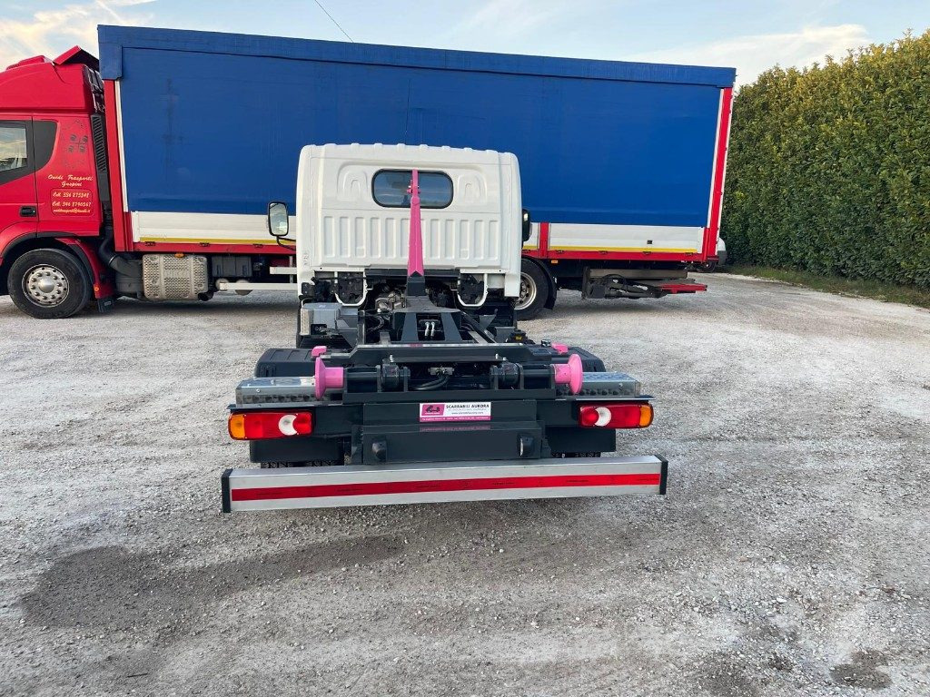 Hook lift truck NISSAN NT400 SCARRABILE PATENTE B