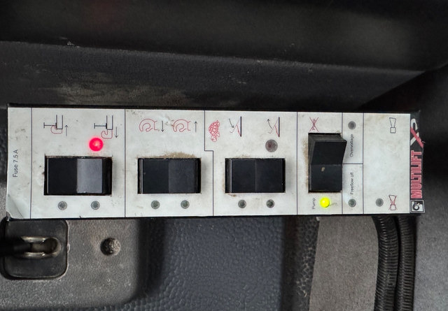 Hook lift truck NissanAtleon