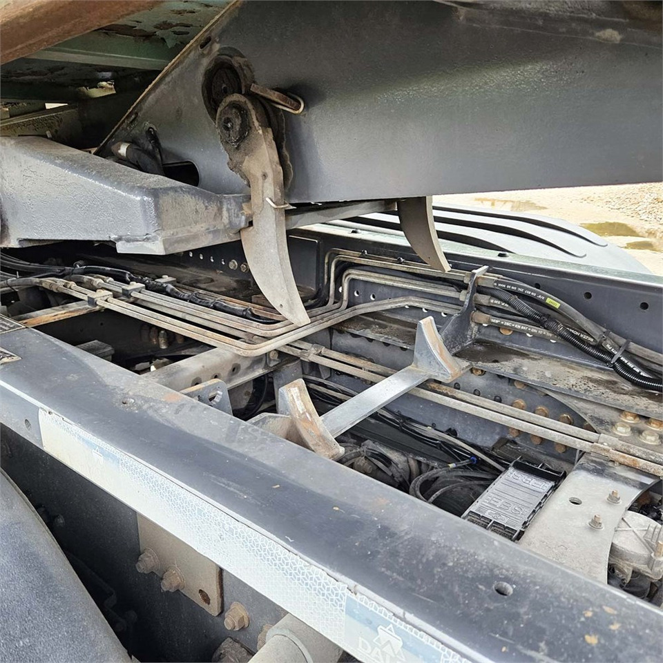 Hook lift truck Renault D 26 Wide