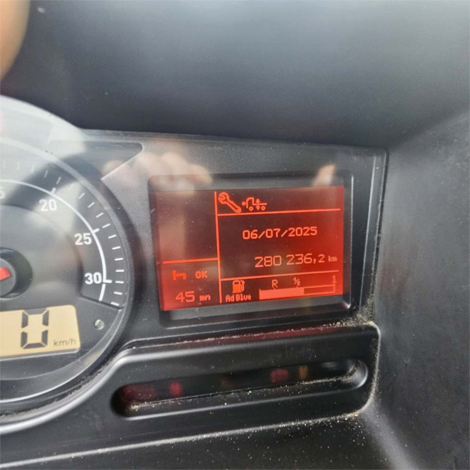 Hook lift truck Renault D 26 Wide