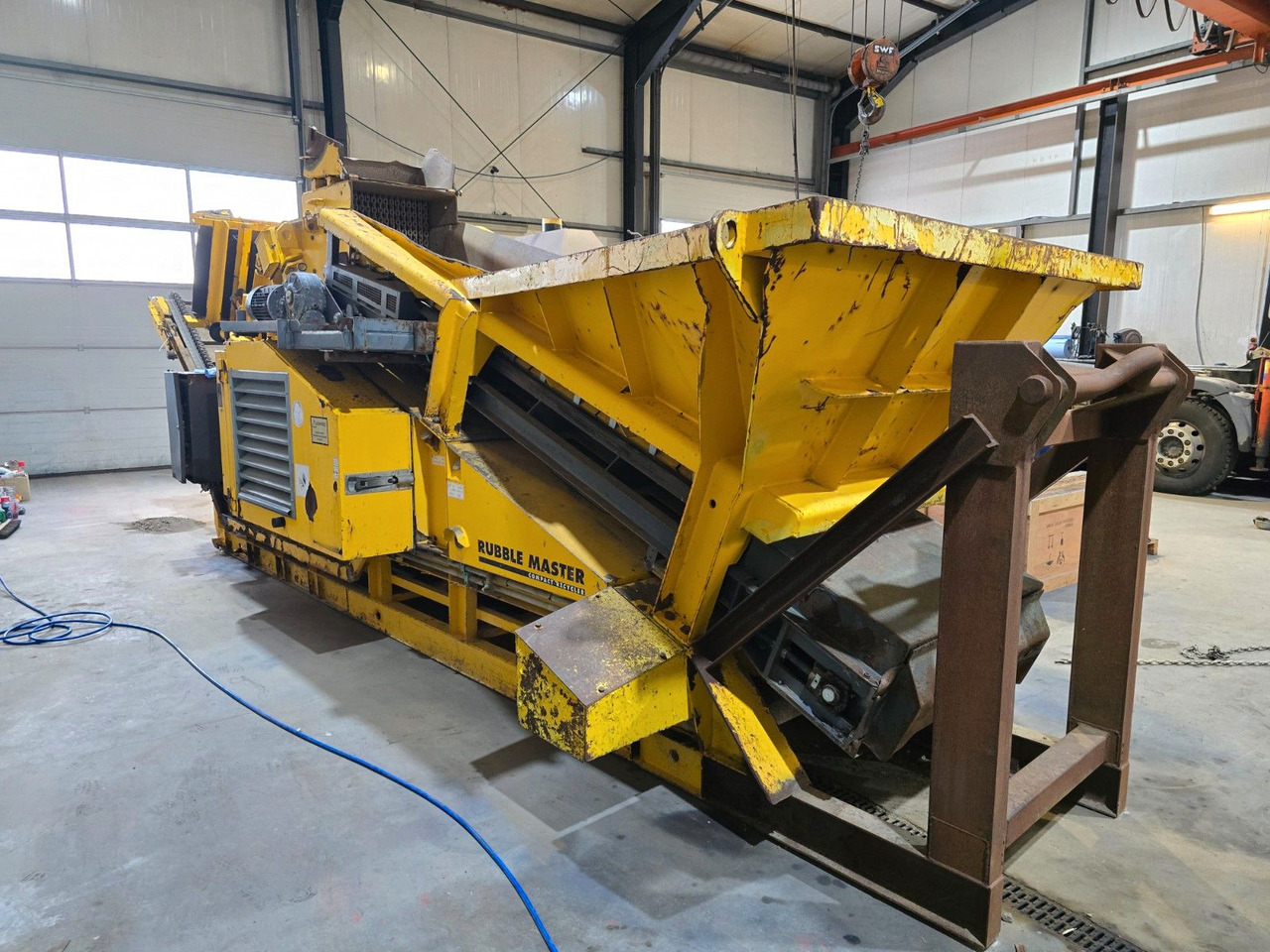 Hook lift truck Rubble Master RM 60 Backenbrecher Brecher