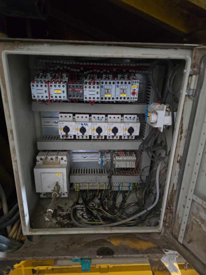 Hook lift truck Rubble Master RM 60 Backenbrecher Brecher