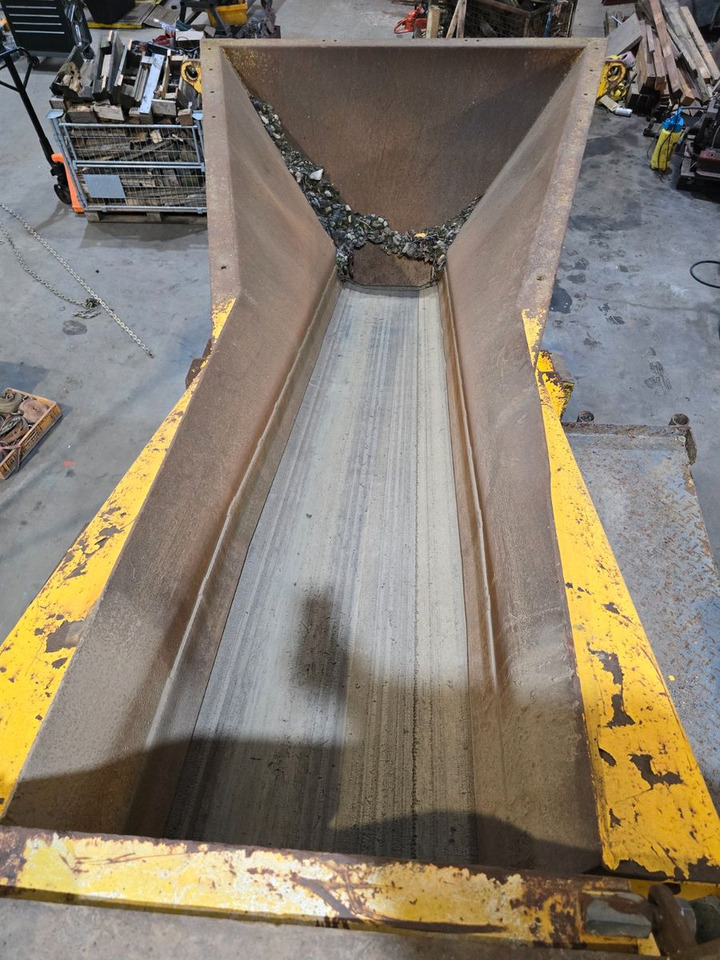 Hook lift truck Rubble Master RM 60 Backenbrecher Brecher