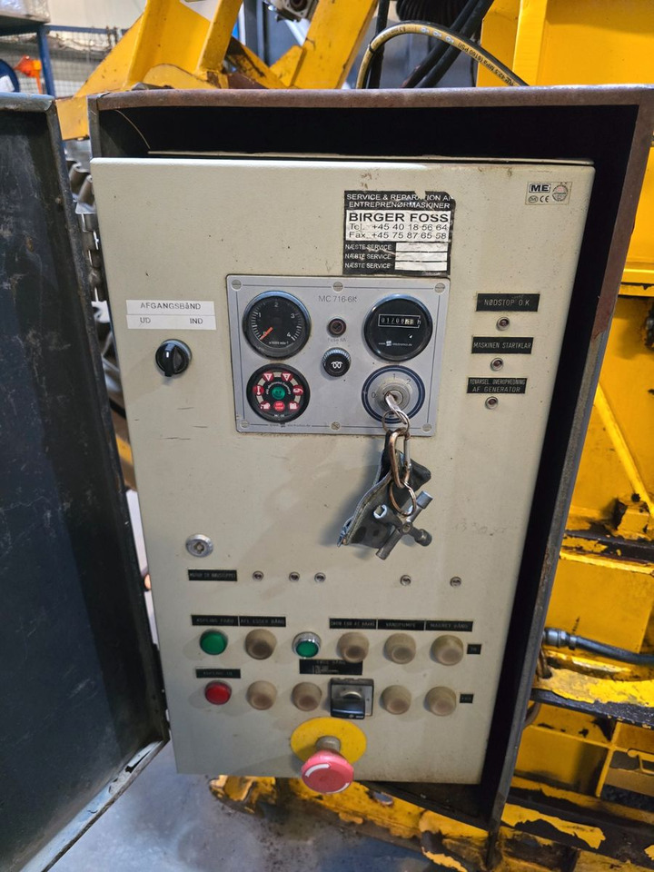 Hook lift truck Rubble Master RM 60 Backenbrecher Brecher