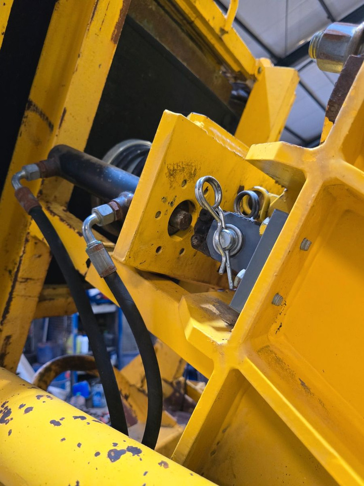 Hook lift truck Rubble Master RM 60 Backenbrecher Brecher